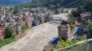 Número de mortos aumenta para 160 após avalanche de lama na fronteira do Nepal com o Tibete