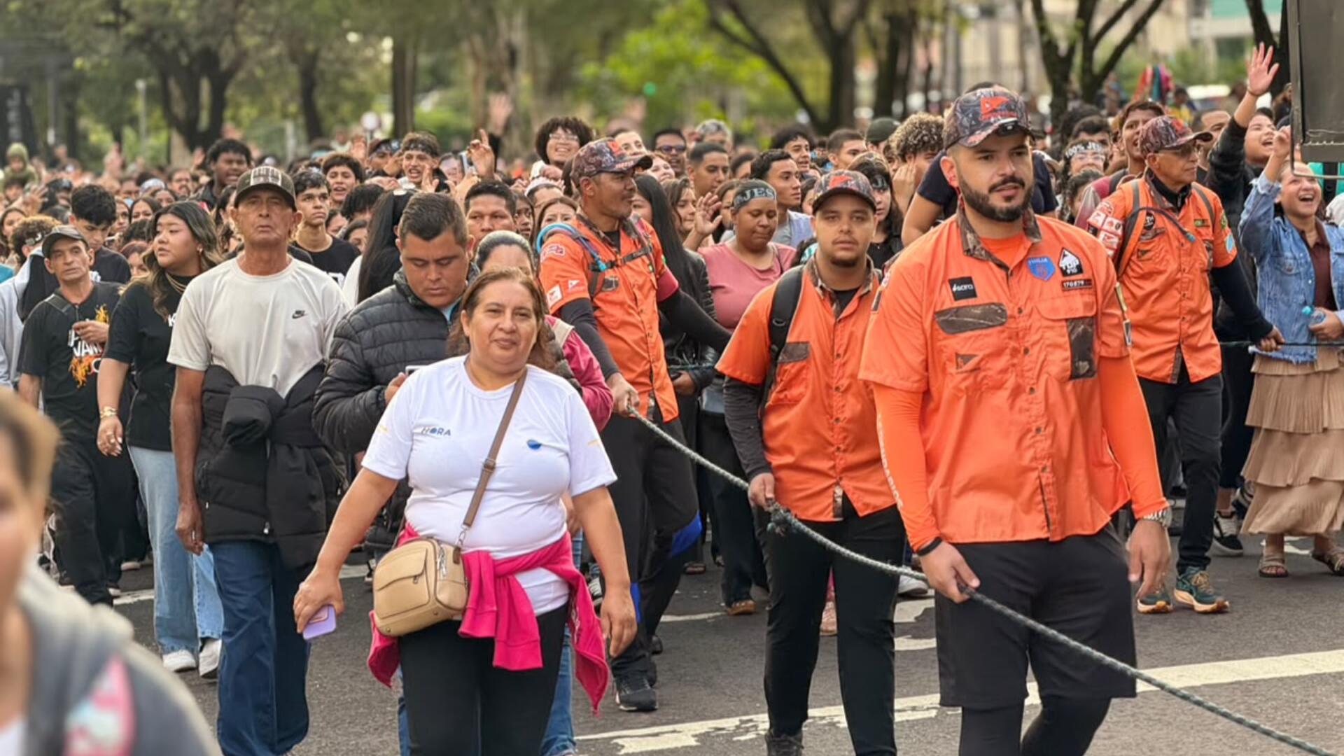 Chuva dá trégua e Marcha para Jesus arrasta multidão pela Afonso Pena