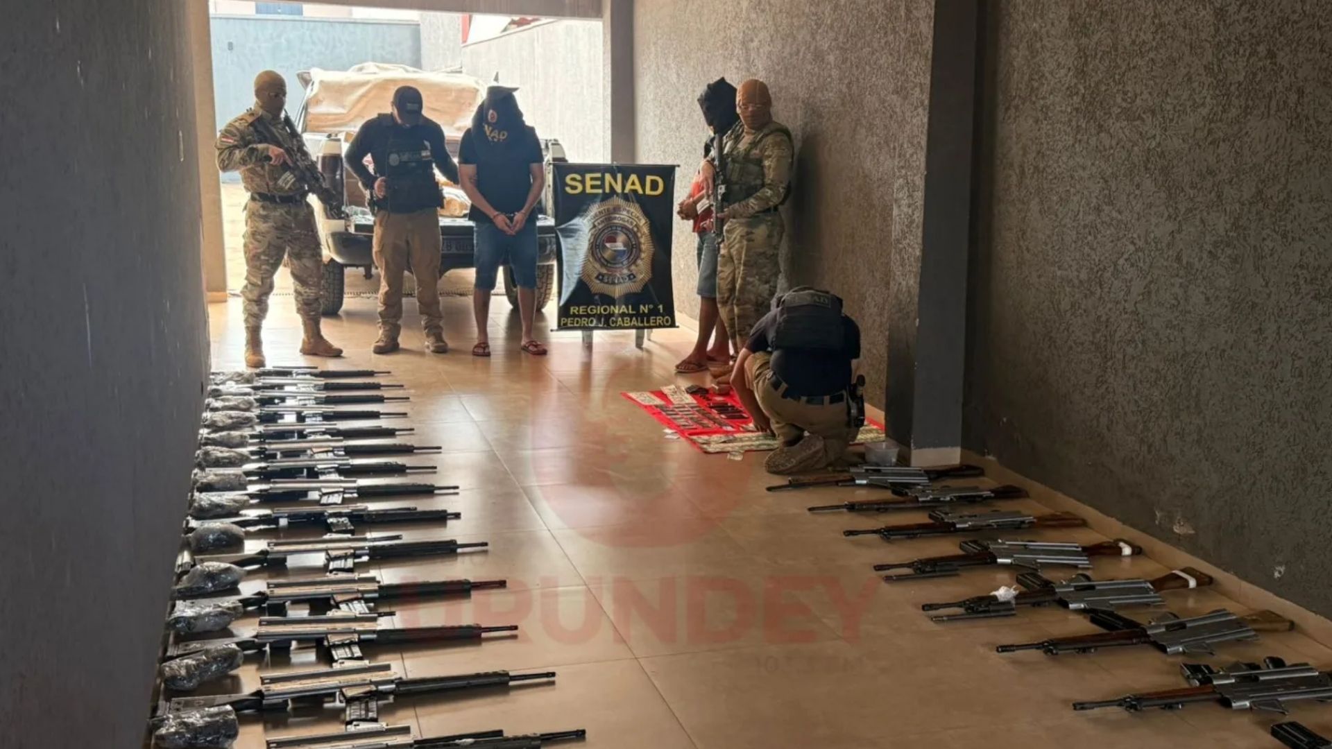 Arsenal de 30 fuzis é apreendido na fronteira do MS com o Paraguai