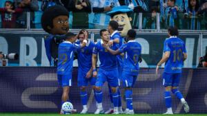 Grêmio vira diante da Chapecoense e fica com moral alta antes do Gre-Nal da Copa do Brasil