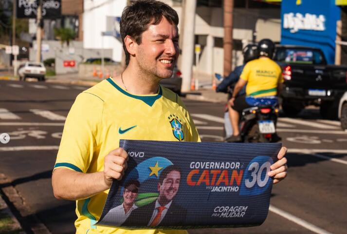 Catan inicia campanha com adesivaço na Afonso Pena, em Campo Grande