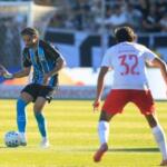 Jogadores em campo neste domingo. (Fernando Roberto, Grêmio)