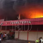 Incêndio atinge maior feira popular em Santa Cruz de la Sierra, na Bolívia