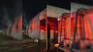 VÍDEO: Incêndio destrói gráfica no bairro Nova Lima, em Campo Grande
