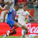 Bahia vence batalha de cinco gols, derruba Inter para Z4 e entra no G5 do Brasileirão