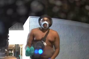 Homem é procurado nos EUA por sujar lojas com fezes
