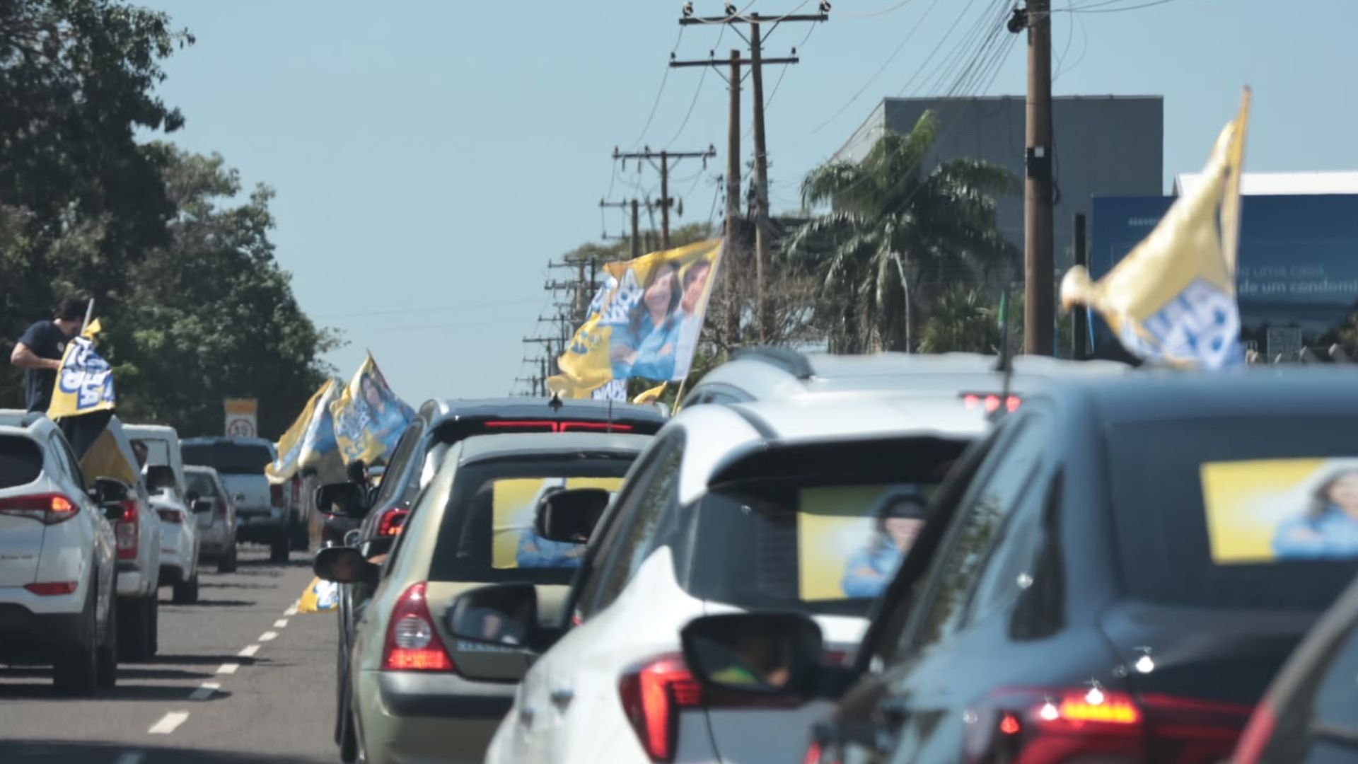 Primeiro dia de campanha eleitoral em MS é marcado por adesivaços e carreatas