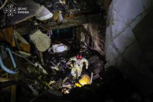 Ataque russo por drones deixa 14 mortos em shopping na Ucrânia