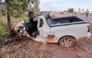 Motorista fica preso à ferragens e sofre graves ferimentos em acidente com caminhão
