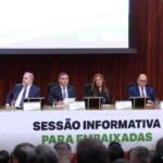 Presidente do TSE defende urna eletrônica em reunião com embaixadores