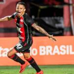 Vitória goleia Athletico-PR e garante vaga nas quartas de final da Copa do Brasil