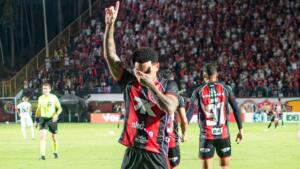 Vitória ganha, aumenta crise do Botafogo e se distancia do rebaixamento
