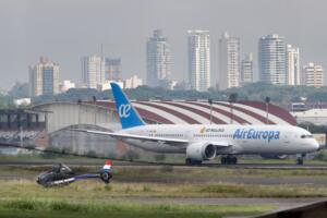 Voo da Air Europa fica parado no Brasil pela presença de carrapatos no avião