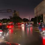 Trânsito fica lento na Avenida Afonso Pena após temporal que derrubou árvores