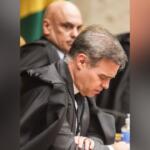 Foto de Alexandre de Moraes encarando André Mendonça durante oração viraliza: ‘que cena’