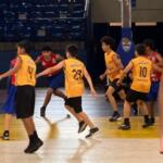Alunos da Reme participam de disputas de basquete no Ginásio Guanandizão
