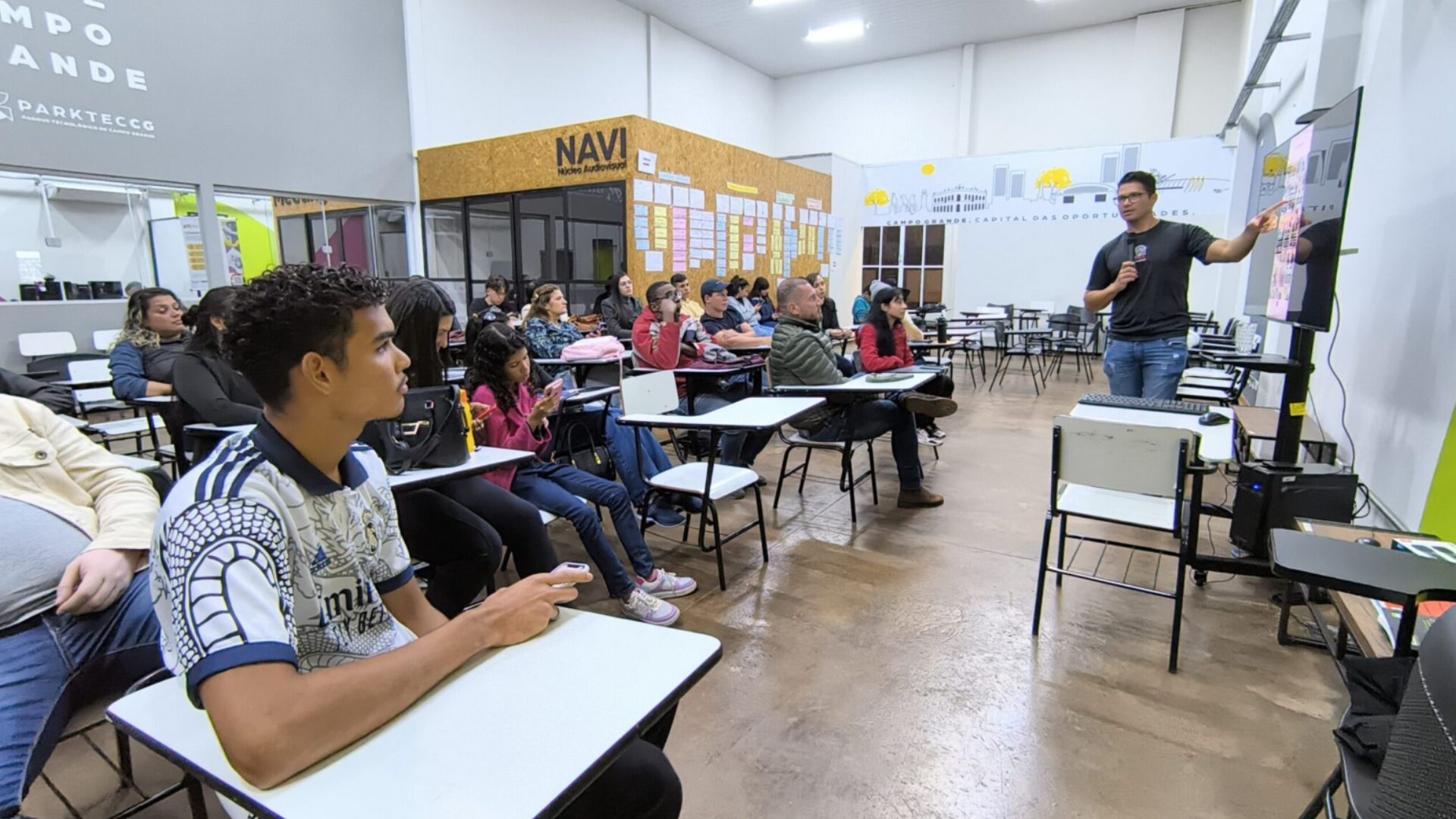 IA e Cílios Tufinhos: Sejuv abre vagas para cursos gratuitos de qualificação profissional