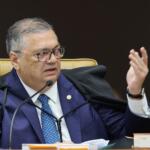 Dino cita ‘soberania nacional’ e combate seletivo à corrupção em voto