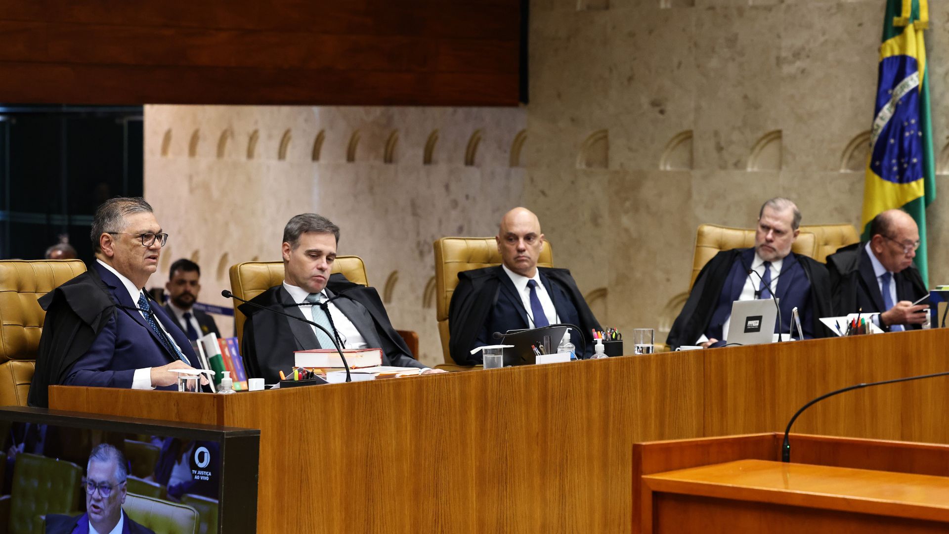 ‘Não tem rito’: Dino indaga sobre participação de relatores na votação