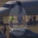 VÍDEO mostra Moraes e esposa saindo de jatinho ligado a Vorcaro