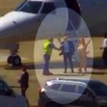 VÍDEO mostra Moraes e esposa saindo de jatinho ligado a Vorcaro