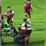 Ex-Premier League é atropelado por rolo de gramado na Tailândia; confira vídeo