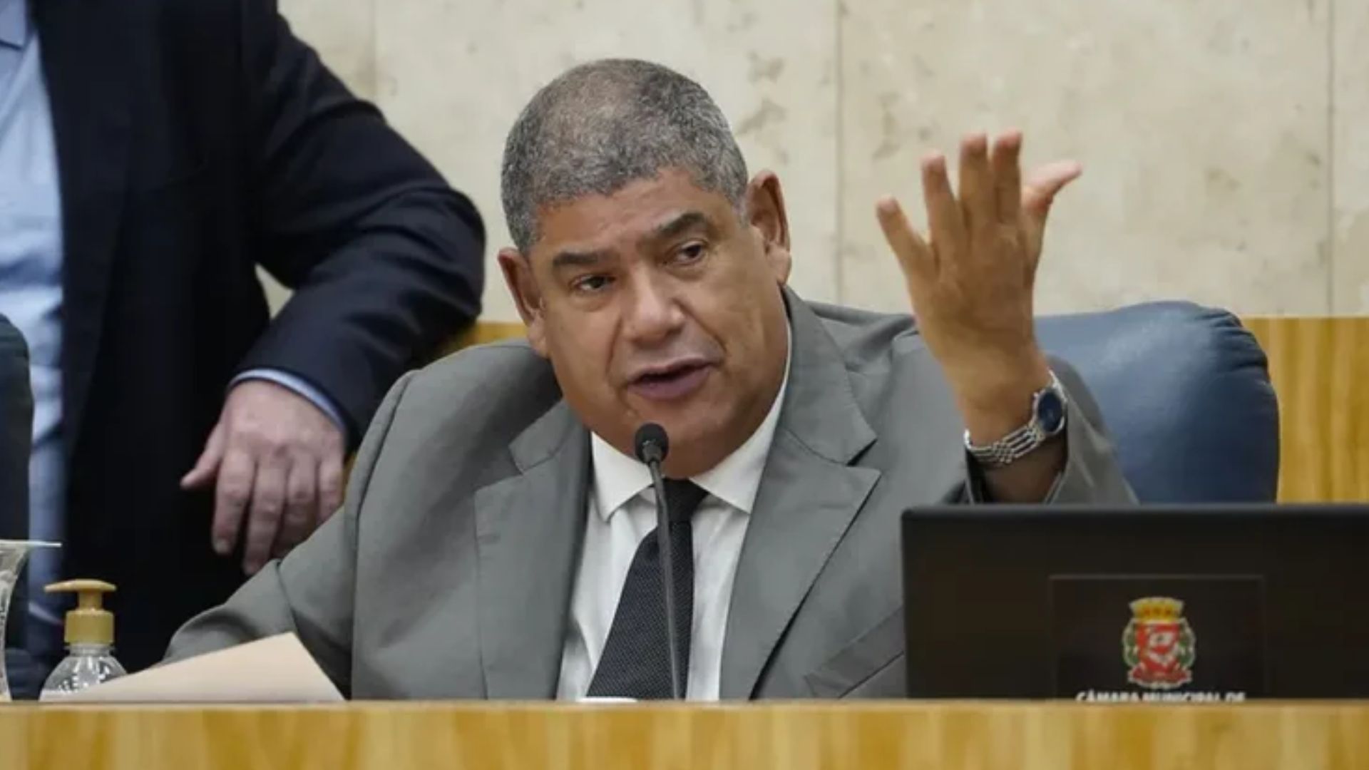 Ladrões furtam HD de câmeras e deixam R$ 19 mil para trás em escritório de Milton Leite