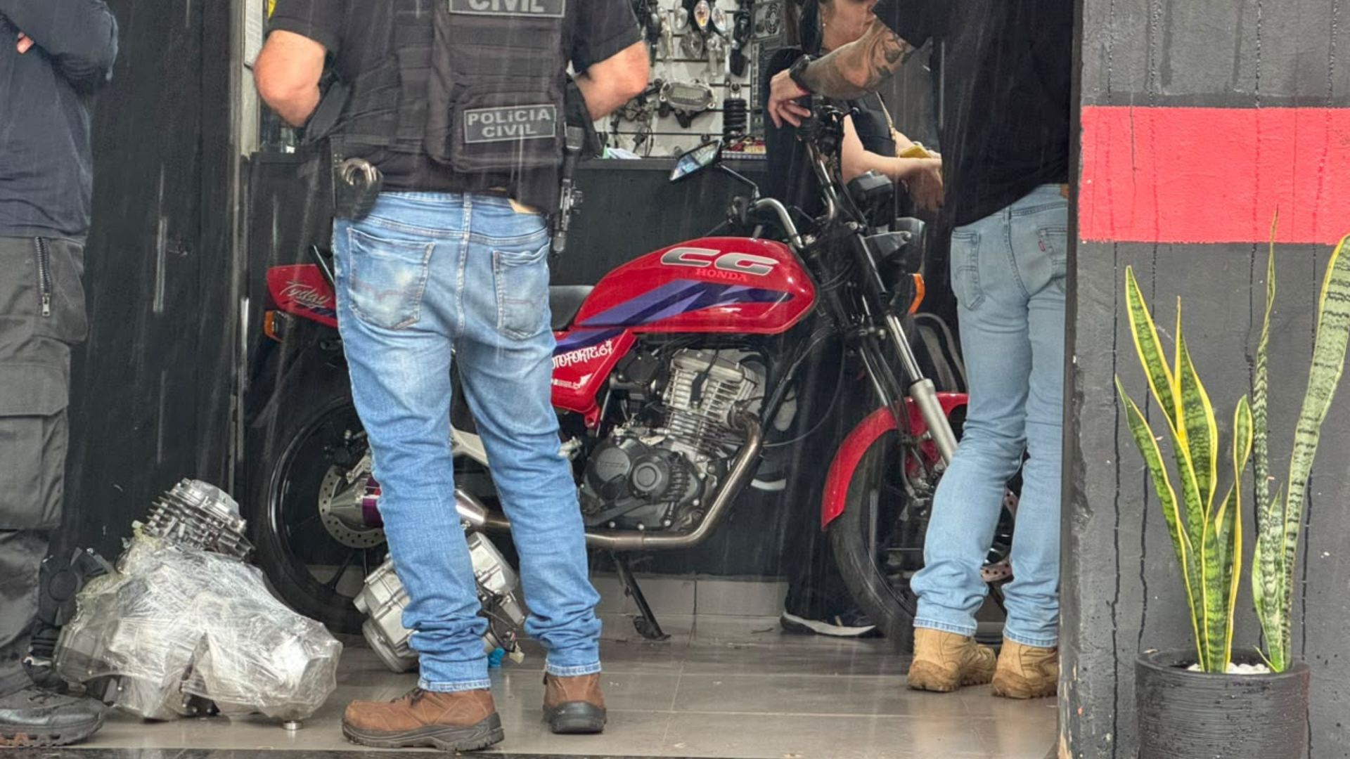 Com passagem secreta em casa, preso em ação abastecia ‘mercado’ de motos furtadas