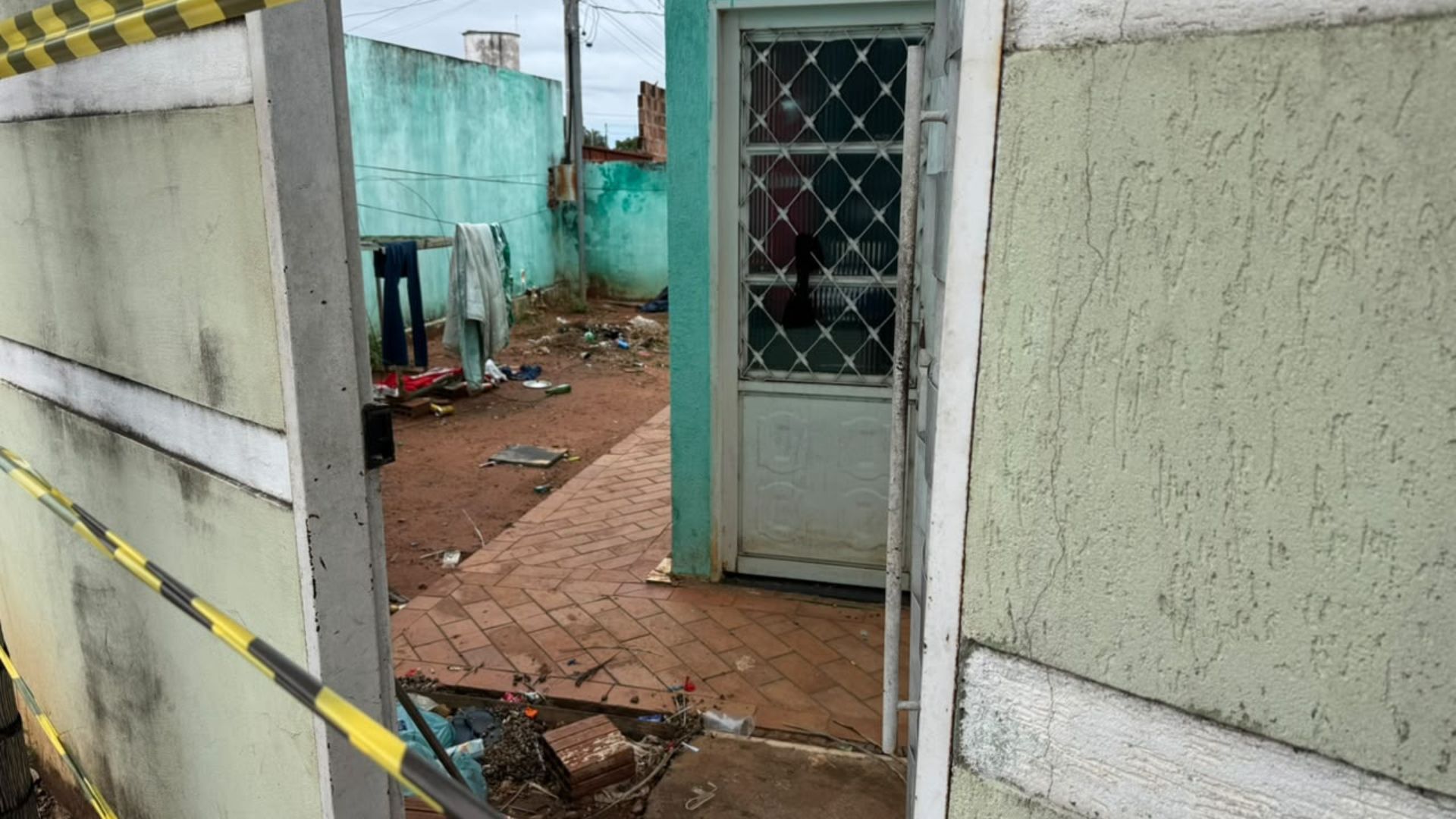 Mulheres encontradas parcialmente carbonizadas teriam sido executadas em guerra de facções