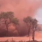Em meio ao calorão e à baixa umidade, redemoinho se forma na região de Corumbá