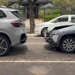 Acidente entre BMW e picape deixa trânsito congestionado na Afonso Pena