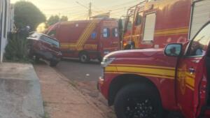 Motorista sofre mal súbito, perde controle e invade calçada na Vila Nasser