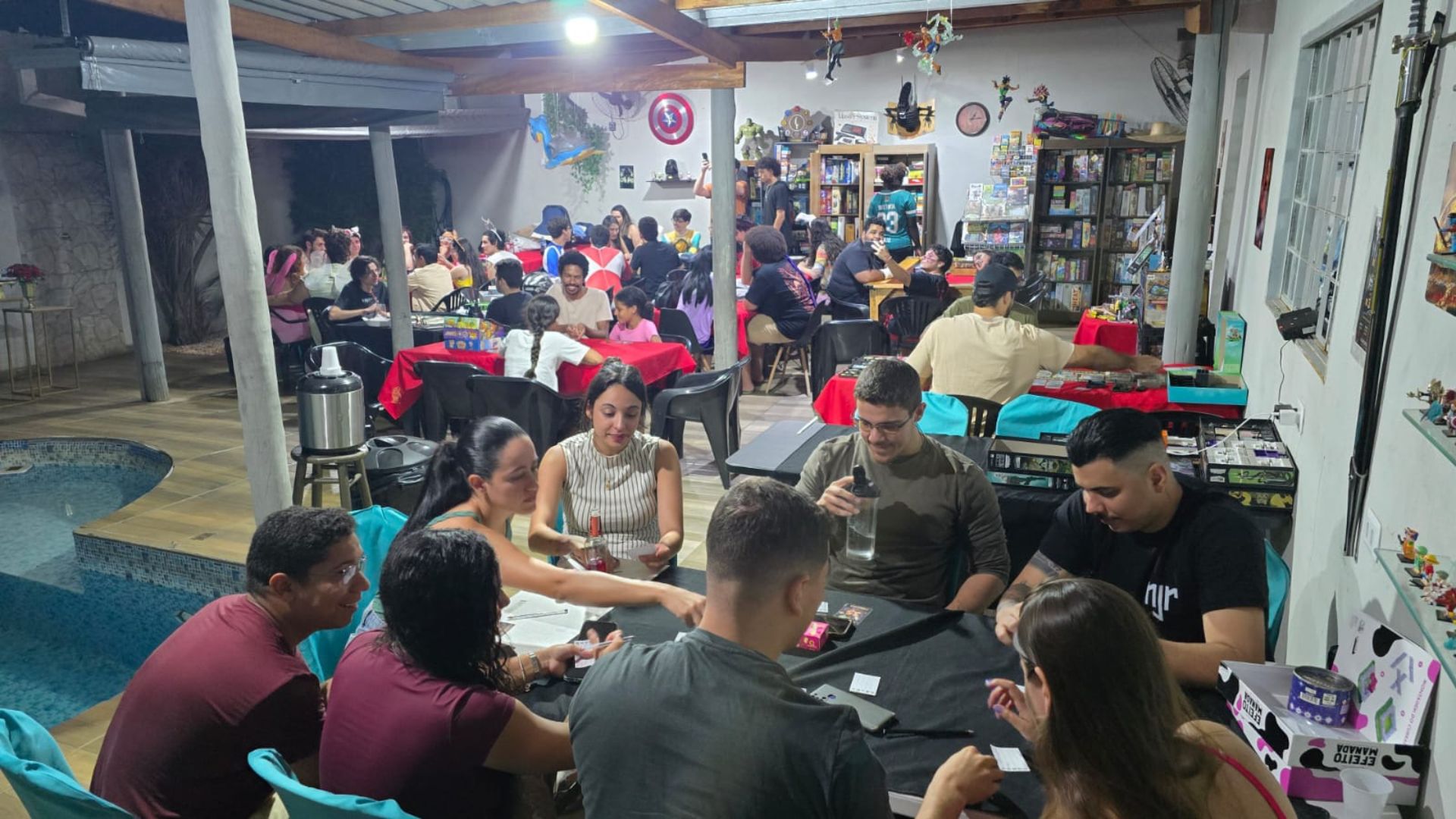 Rolê 30+? No lugar de bares, adultos têm escolhido jogos de tabuleiro para se divertir em CG