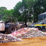 Caminhão com mais de 300 kg de cocaína é apreendido na BR-262 em Miranda