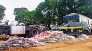 Caminhão com mais de 300 kg de cocaína é apreendido na BR-262 em Miranda