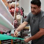 Para esquecer a dor e dar continuidade a sonho de Vera, filho reabre loja de aviamentos no Zé Pereira