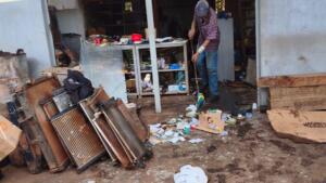 Comerciante fica ferido após gás de cozinha explodir em oficina de Água Clara