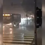 Tempestade alaga ruas no Centro e rede elétrica registra curtos-circuitos