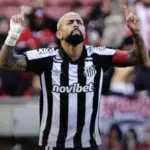 Santos afunda Inter e se afasta da zona de queda no Brasileirão
