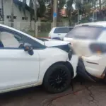 Motorista destrói frente de carro ao atingir outro veículo que estava parado na Joaquim Murtinho