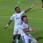 Cruzeiro vira sobre o Vitória e se mantém em 6º lugar no Brasileirão