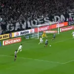 Corinthians sofre virada do lanterna e amarga quarta derrota seguida no Brasileirão