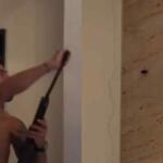 VÍDEO: Rodolffo mata barata com tiro de espingarda dentro de casa