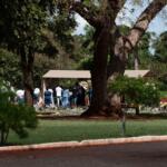 ‘É lamentável’: família se despede de  jovem que teve corpo carbonizado em Campo Grande