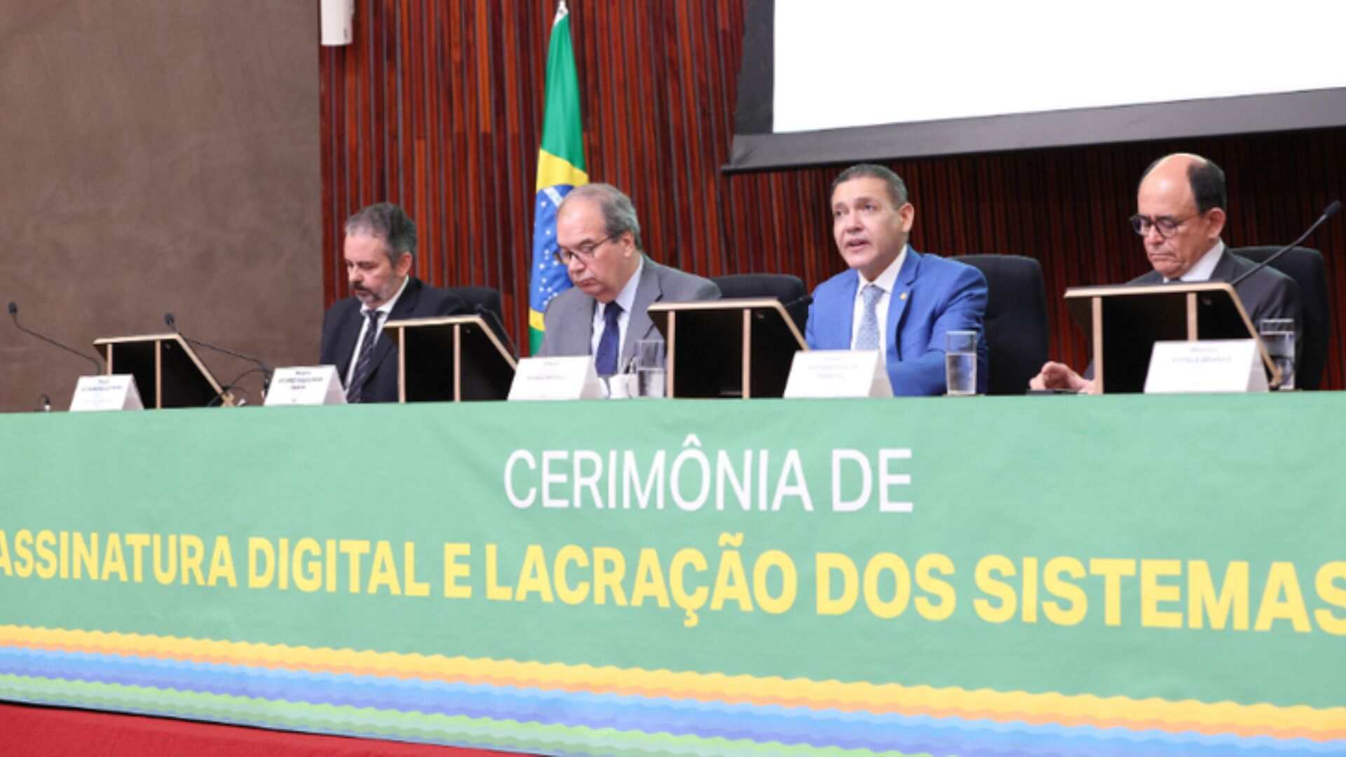 TRE-MS participa de assinatura e lacração dos sistemas eleitorais em Brasília