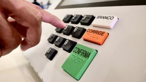 Eleições 2026: TRE-MS inicia carregamento de mídias das urnas eletrônicas