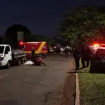 Imagens mostram acidente que matou motociclista prensada contra caminhão na Gunter Hans