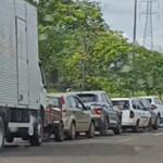 Batida causa engavetamento com cinco carros e um caminhão-baú na Av. João Arinos