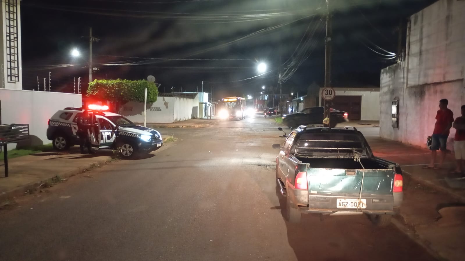 Motociclista quebra o joelho em acidente com carro no Jardim Morenão