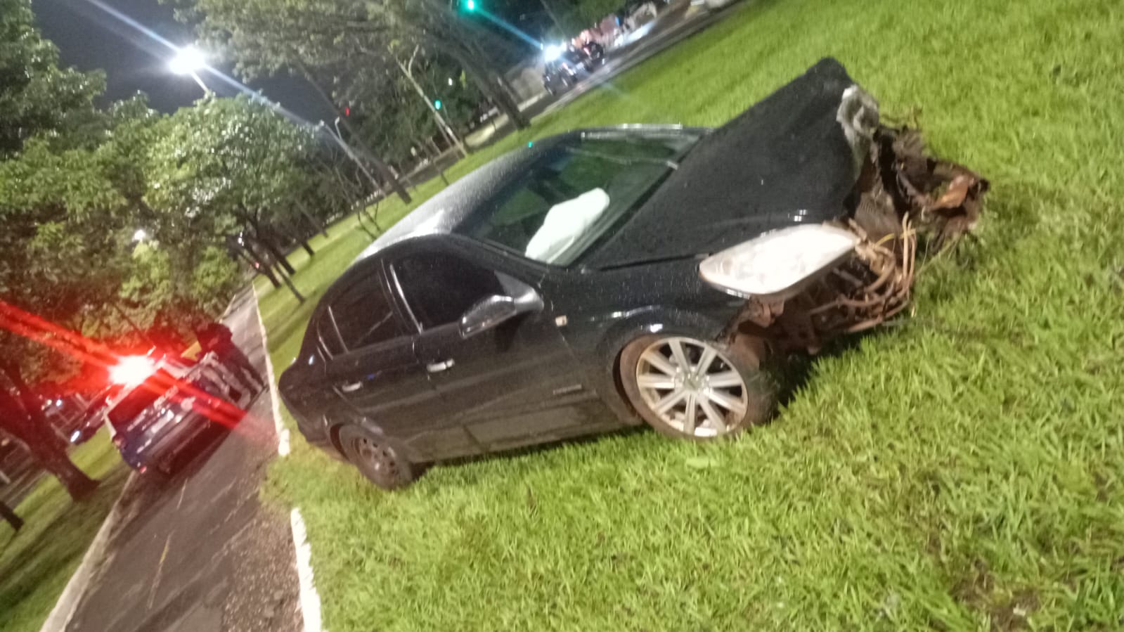 VÍDEO: Motorista embriagado invade canteiro central na Consul Assaf Trad